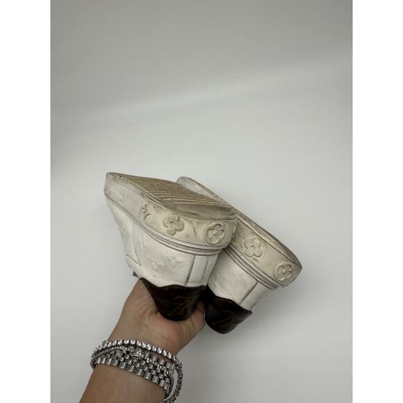 Louis Vuitton Leather Monogram Embossed Lace-up Low Top Sneakers White Size 36.5 - Picture 10 of 16